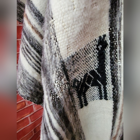 Classic Alpaca wool Hand made Poncho from Peru - unisex REVERSIBLE - Picture 7 of 16